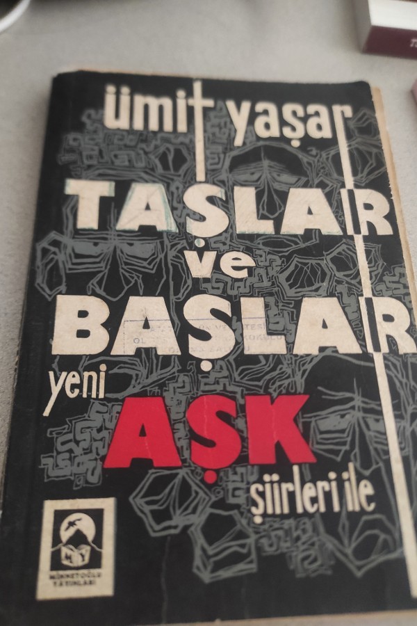 TAŞLAR VE BAŞLAR AŞK ŞIIRLERI ILE