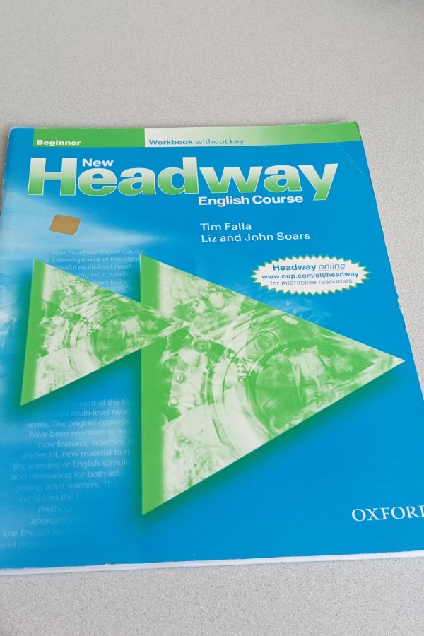 NEW HEADWAY ENGLISH COURSE