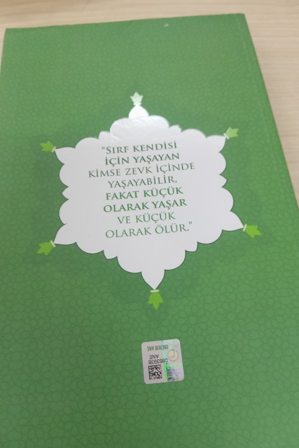 BÜYÜK YAŞAYANLAR KÜÇÜK DÜNYADA BÜYÜK YAŞAYANLAR