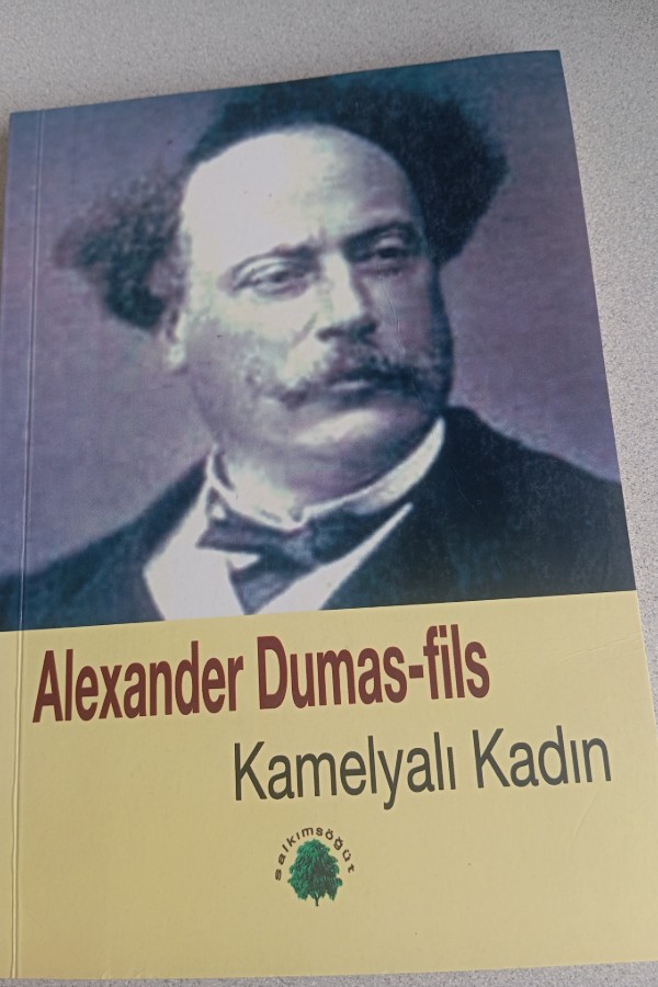 KAMELYALI KADIN