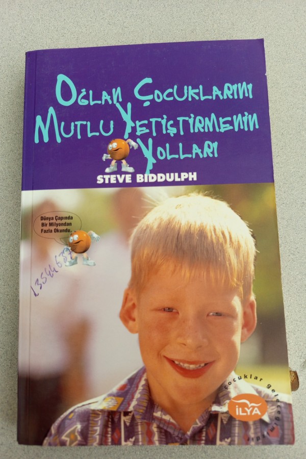 OĞLAN ÇOCUKLARINI MUTLU YETIŞTIRMENIN YOLLARI