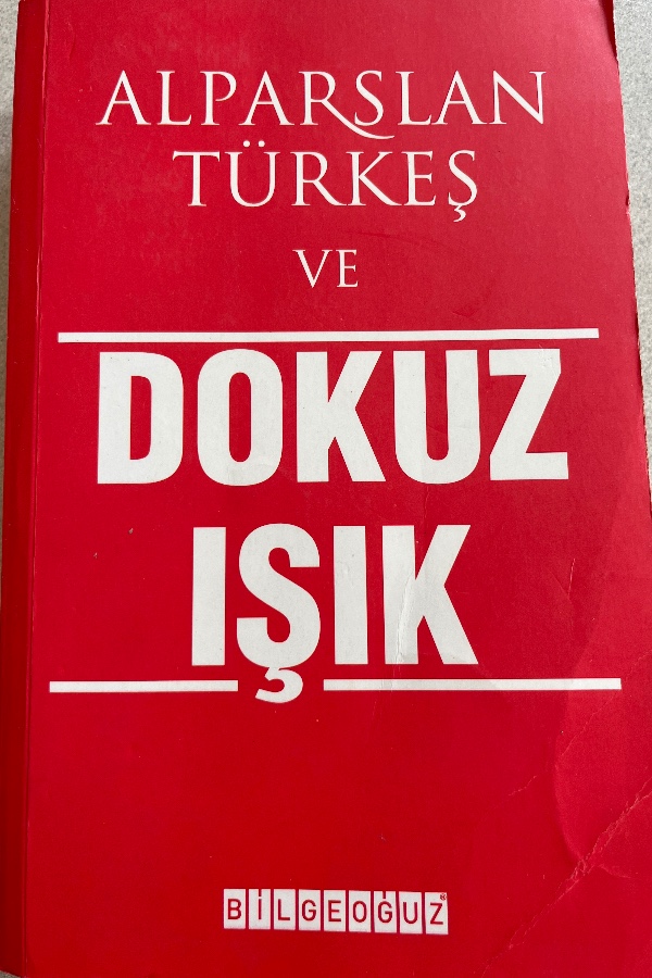 ALPASLAN TÜRKEŞ VE DOKUZ IŞIK